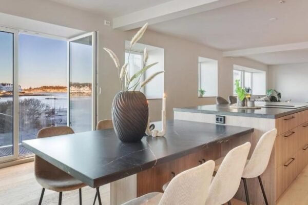 Exclusive Waterfront Apartment – Perfect for ONS
