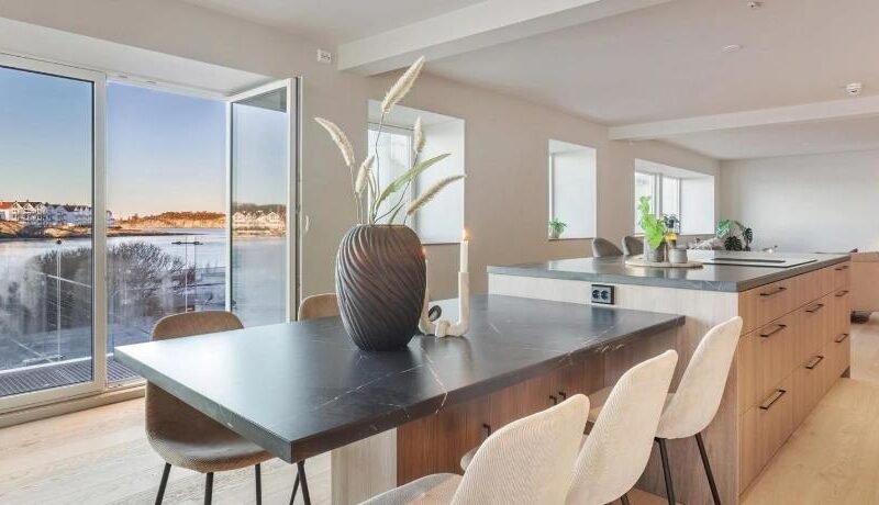 Exclusive Waterfront Apartment – Perfect for ONS