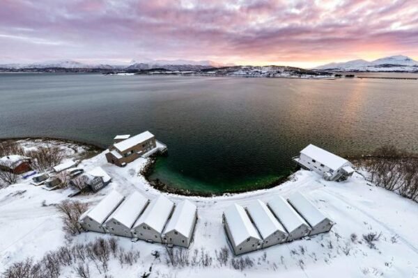Steam Pier Adventure Hotel