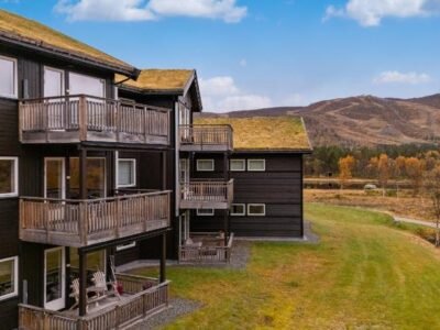 Geilotunet Apartment – close to everything, free parking in garage, EV