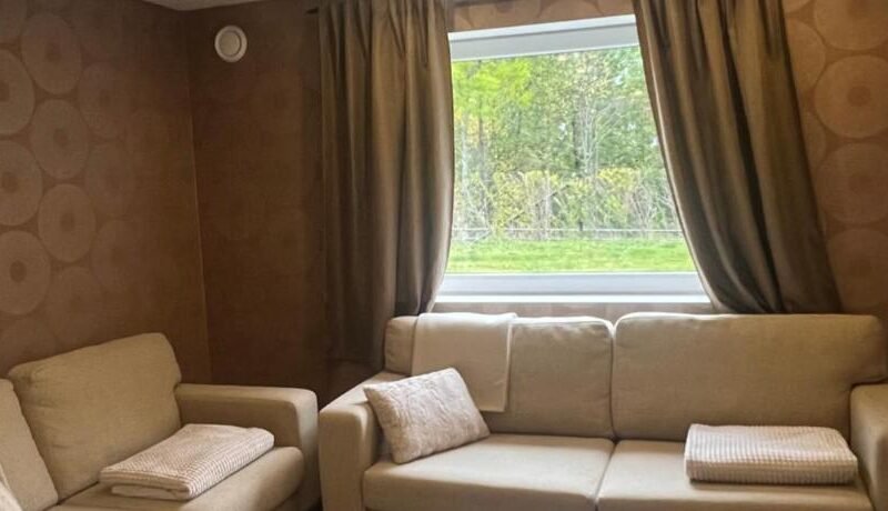 Sokkelleilighet i enebolig i Alesund nær stranden