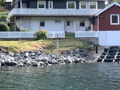 Fantastic house with seafront property in Gryllefjord