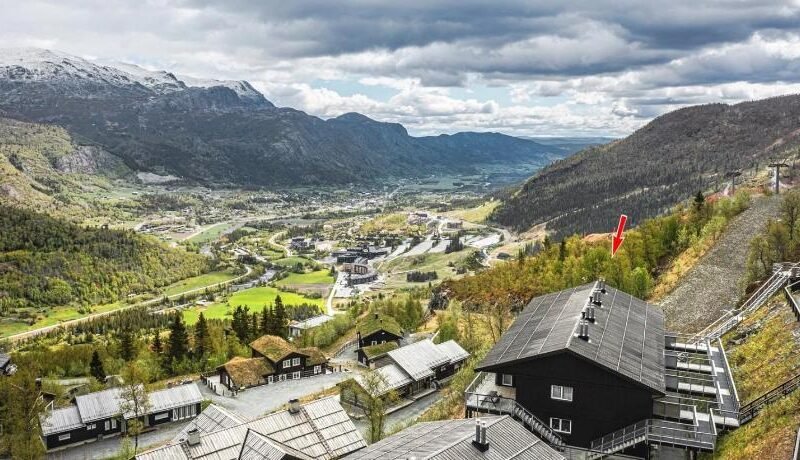 Large Ski in-Ski out Apartment for Groups