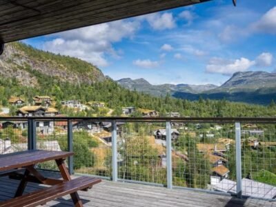 Ski in-Ski out with Style and Scenic Views