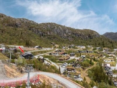 Family-Friendly Ski in-Ski out Retreat by Skarsnuten