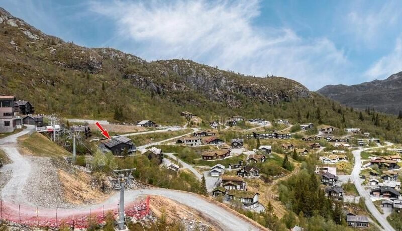 Family-Friendly Ski in-Ski out Retreat by Skarsnuten