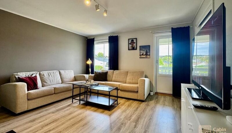 Seaside apartment 2 balconies & sea view Grimstad