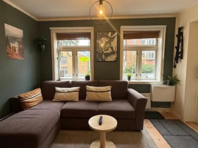 Rustic Retreat Apartment, Central & free parking !