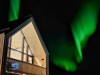 Seafront apartment Henningsvær