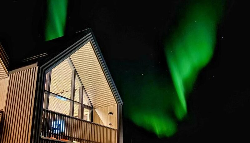 Seafront apartment Henningsvær