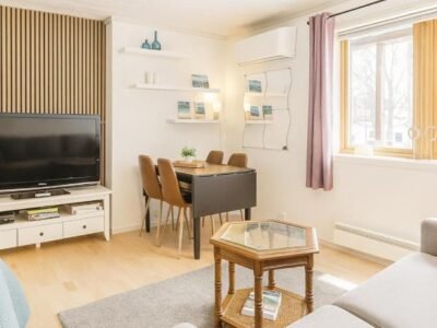 Warm and cozy apartment in Tromsø, free parking and near both airport, nature and busses