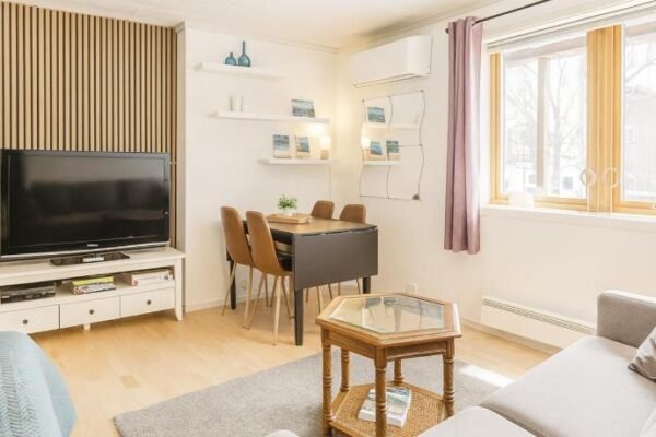 Warm and cozy apartment in Tromsø, free parking and near both airport, nature and busses