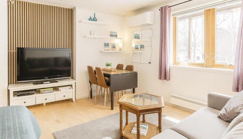 Warm and cozy apartment in Tromsø, free parking and near both airport, nature and busses