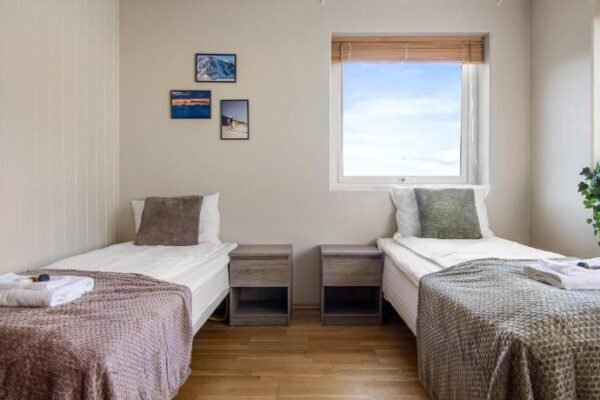 Cozy Studio Close to City, Kitchen & Parking