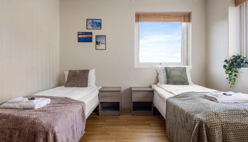 Cozy Studio Close to City, Kitchen & Parking