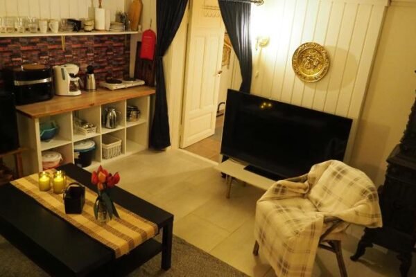 Riverside Bliss – Cozy 1-Bedroom Apartment with Parking & WiFi near Tvedestrand