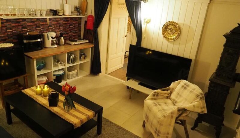 Riverside Bliss – Cozy 1-Bedroom Apartment with Parking & WiFi near Tvedestrand