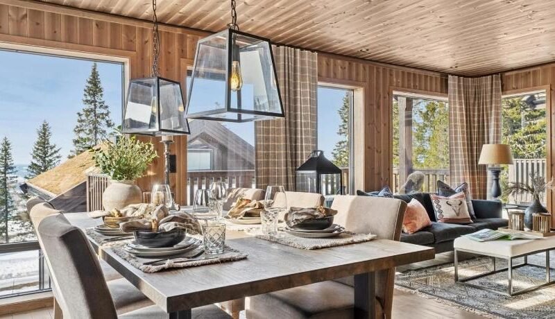 Large family cabin at Hafjell with ski in-ski out