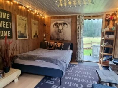 Gardshytte med lavvu, hund tillatt, sauna