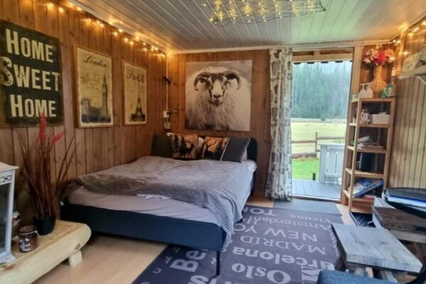 Gardshytte med lavvu, hund tillatt, sauna