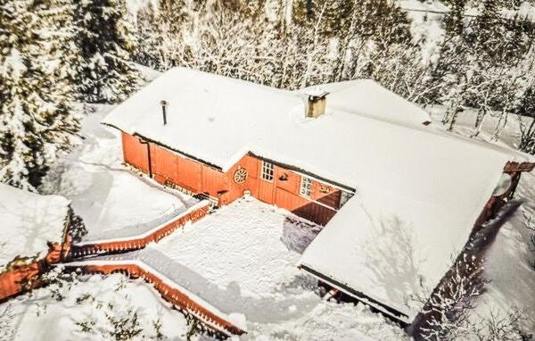 Cabin With Terrace And Mountain Views In Tuddal