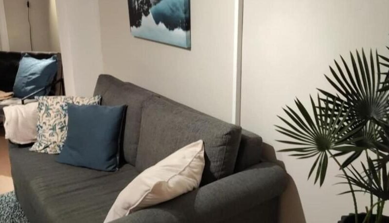 In the middle of the city, garden and parking!