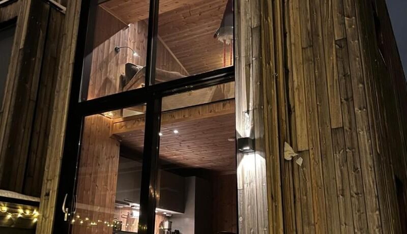 Charming and modern ski-in ski-out cottage