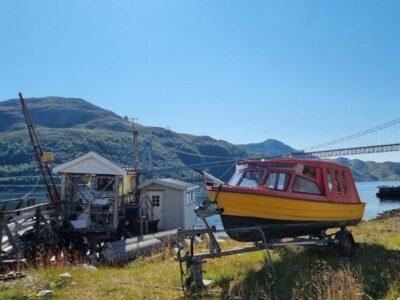 House with sea view, boathouse, garage and boat