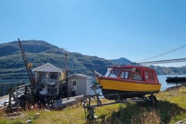 House with sea view, boathouse, garage and boat