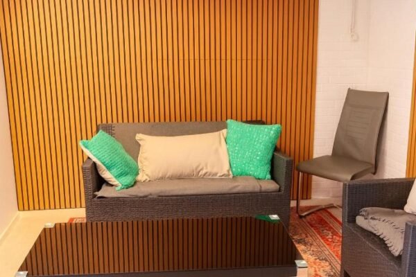 Cozy private house with free parking