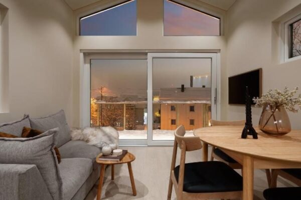 ARCTIC HOMES – Aurora Skyhouse