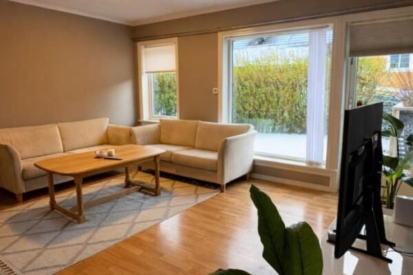 Cozy 2-Bedroom Apartment, 5 Min from the Zoo – Towels & Bed Linen Included