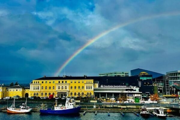 Riverside studioapartment 100m from trainstation!