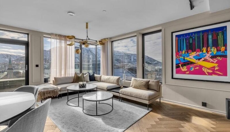 Luxury Downtown Apartment with Private Jacuzzi