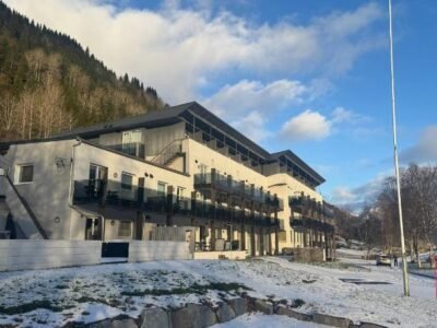 Oppheim Mountain Resort – Pool, Sauna & Lake!