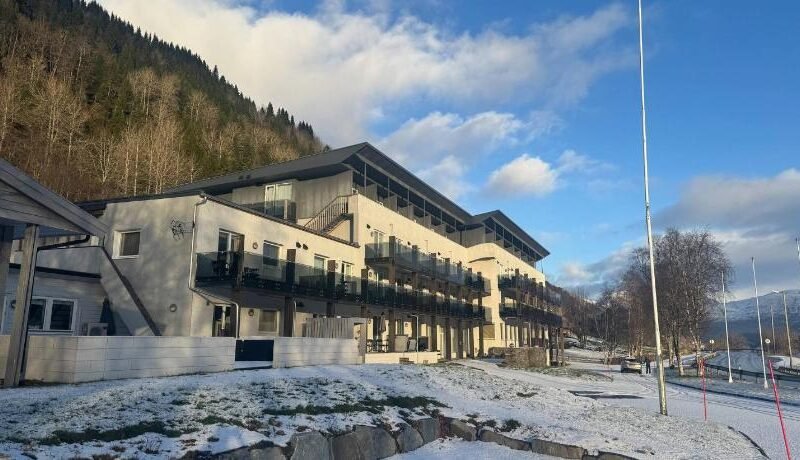 Oppheim Mountain Resort – Pool, Sauna & Lake!