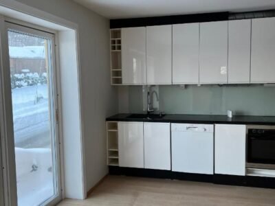 New renovated apartment, superb location and free parking