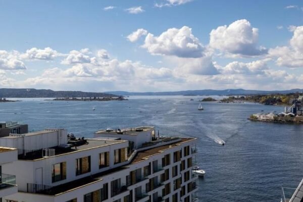 Apartment with stunning sea view and prime location