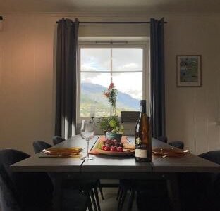 Stylish top apartment. Balcony & outdoor kitchen!