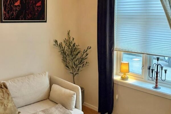 2 bedroom apartment historical downtown by the sea