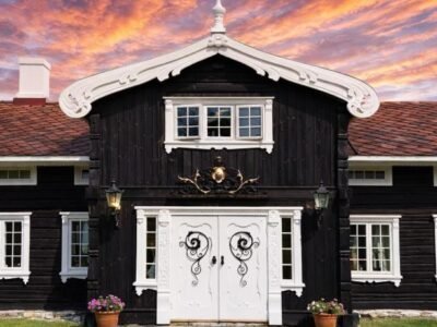 Eventyrlig Tømmerhytte pa Gardstun