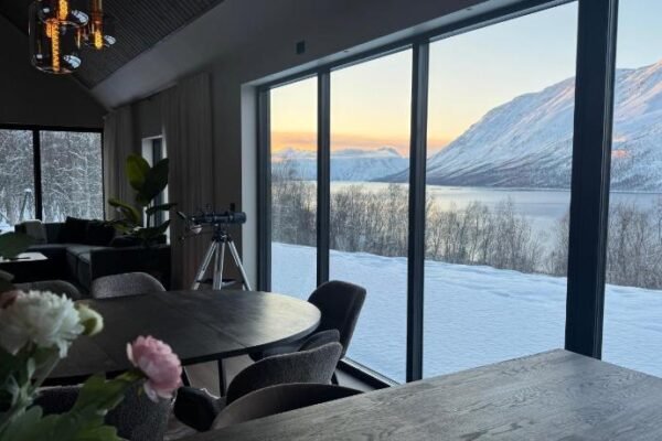 LyNora Lodge near Lyngen Alps, Skjervøy & Storslett