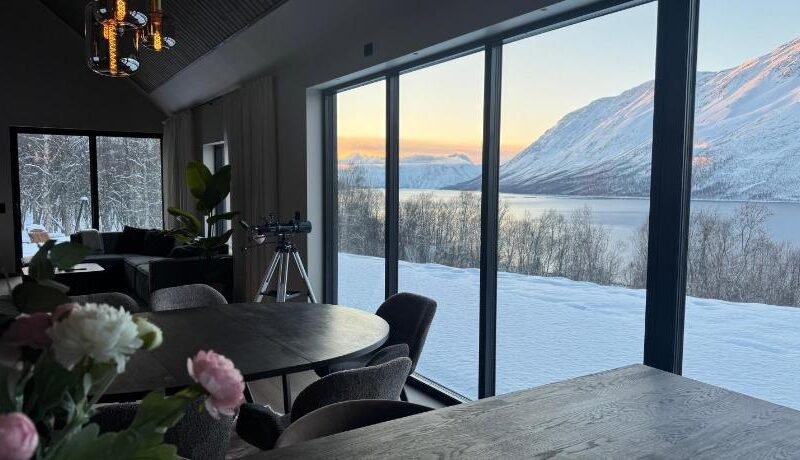 LyNora Lodge near Lyngen Alps, Skjervøy & Storslett