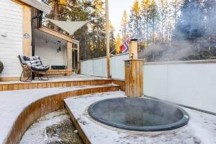 Oslo Wildwood Lodge – Outdoor hot tub