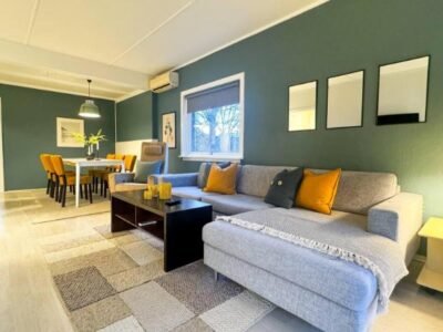 Cozy 2BR apartment with parking