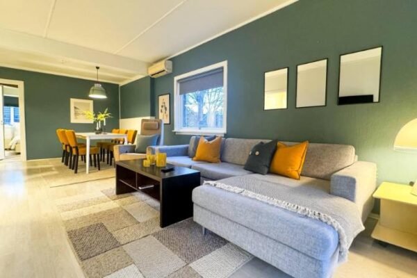 Cozy 2BR apartment with parking