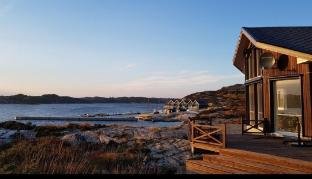 Soon full Panorama Fjord cabin in the sea gap