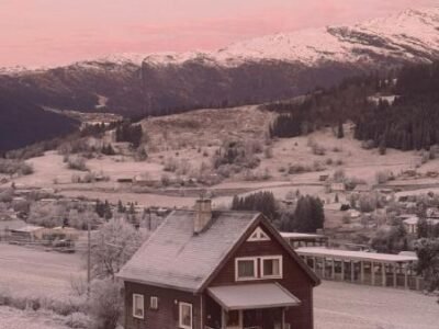 Playroom & Crib – Family House with Panorama