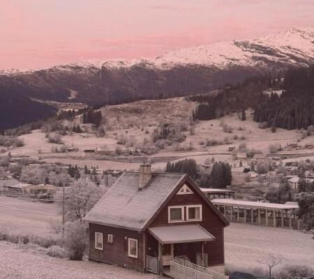 Playroom & Crib – Family House with Panorama