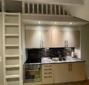 Studio Apartment with free parking